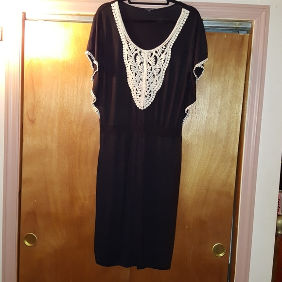 Black and white short sleeve dress - Picture 2 of 6